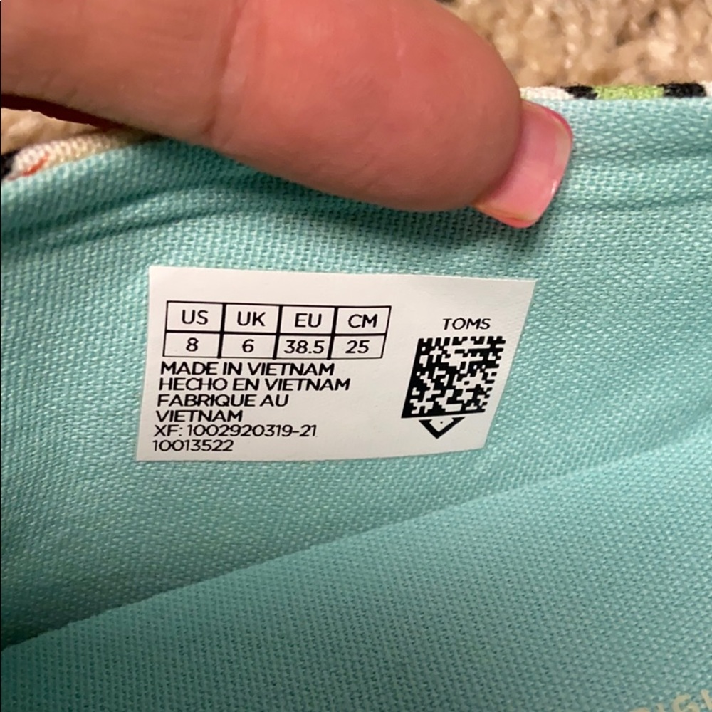 Toms - Picture 4 of 4